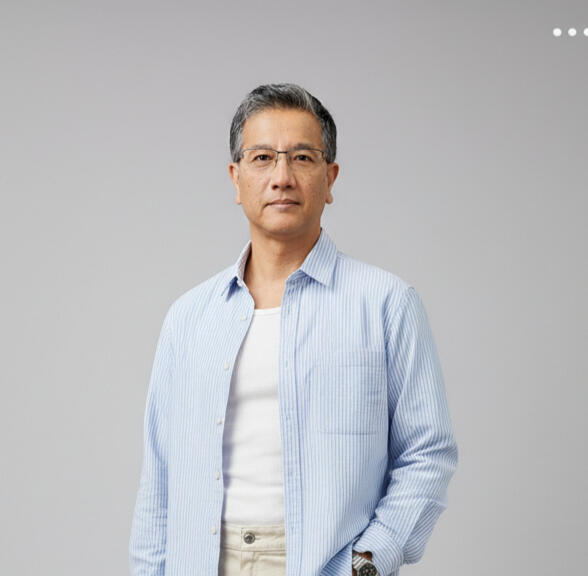 Donn Durante, memoir author and career resilience expert, professional headshot in light blue shirt